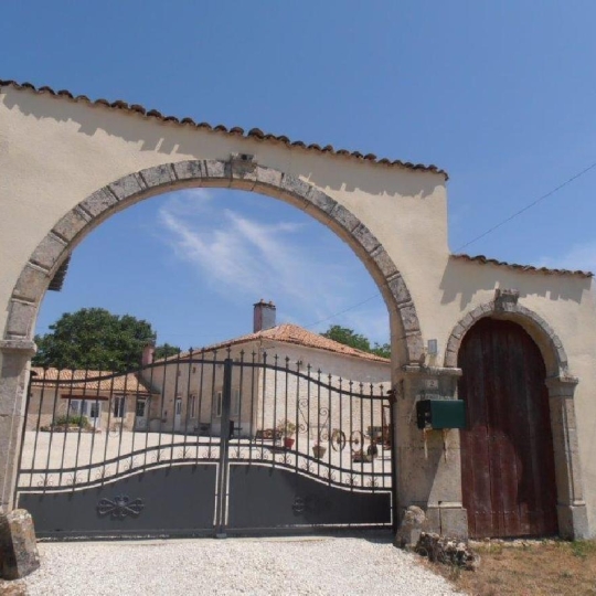  AGENCE TIC RUFFEC : Maison / Villa | SAUZE-VAUSSAIS (79190) | 405 m2 | 389 400 € 