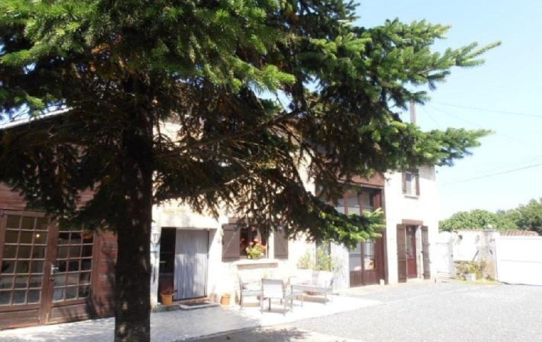 AGENCE TIC RUFFEC : Maison / Villa | NANTEUIL-EN-VALLEE (16700) | 178 m2 | 218 000 € 