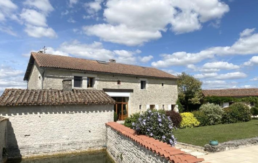 AGENCE TIC RUFFEC : Maison / Villa | BLANZAY (86400) | 252 m2 | 452 600 € 