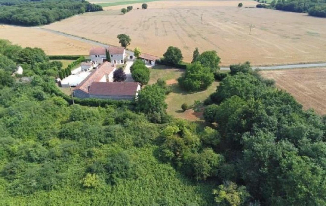 AGENCE TIC RUFFEC : Maison / Villa | BLANZAY (86400) | 252 m2 | 452 600 € 