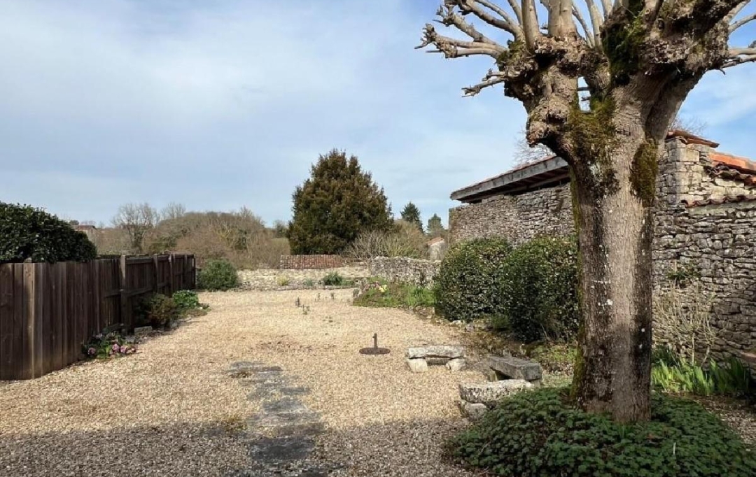 AGENCE TIC RUFFEC : Maison / Villa | NANTEUIL-EN-VALLEE (16700) | 105 m2 | 153 000 € 