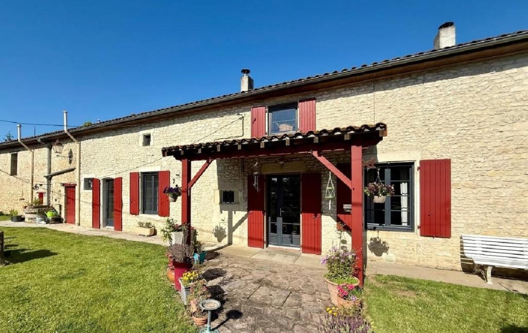 AGENCE TIC RUFFEC : Maison / Villa | RUFFEC (16700) | 218 m2 | 225 000 € 