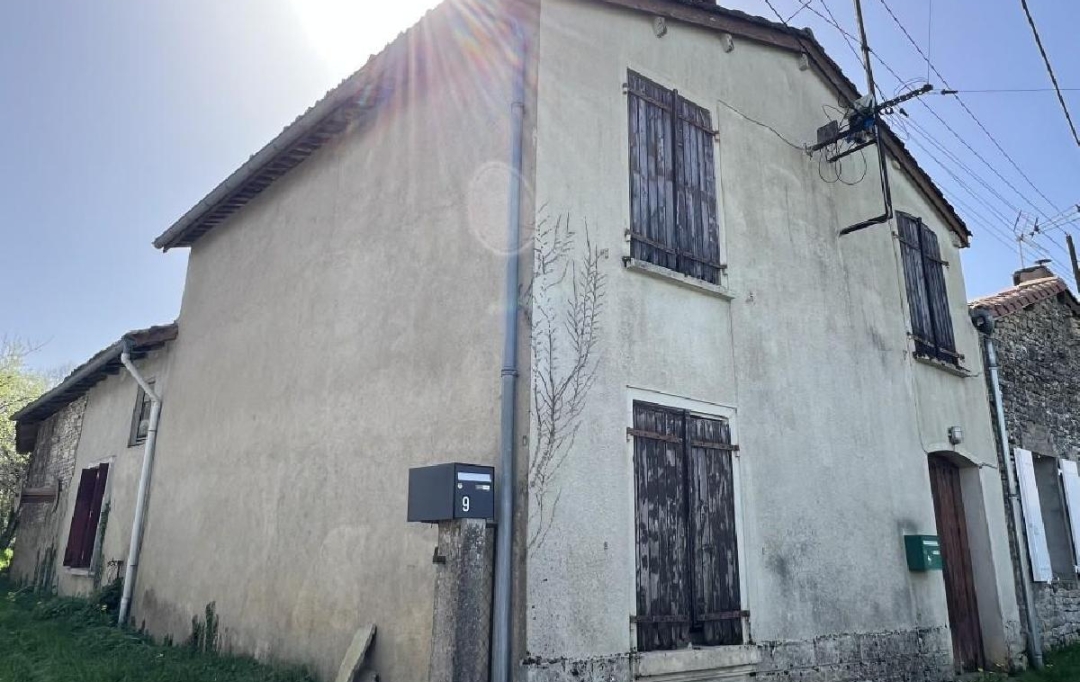 AGENCE TIC RUFFEC : Maison / Villa | CHAMPAGNE-MOUTON (16350) | 70 m2 | 25 000 € 