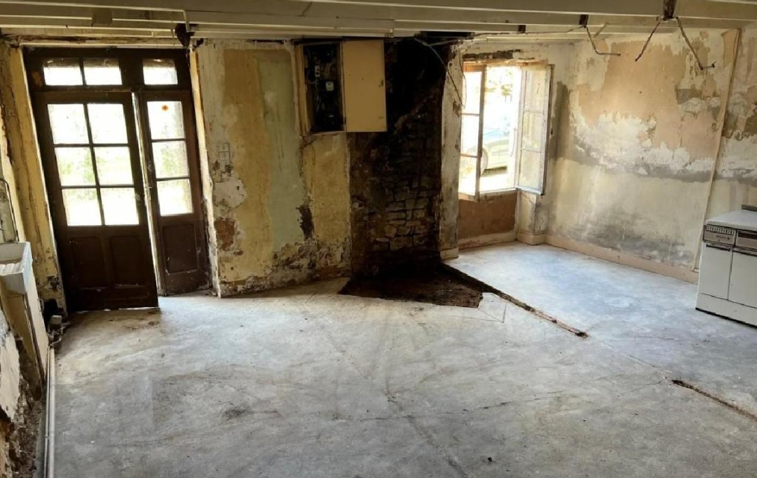 AGENCE TIC RUFFEC : Maison / Villa | CHAMPAGNE-MOUTON (16350) | 70 m2 | 25 000 € 