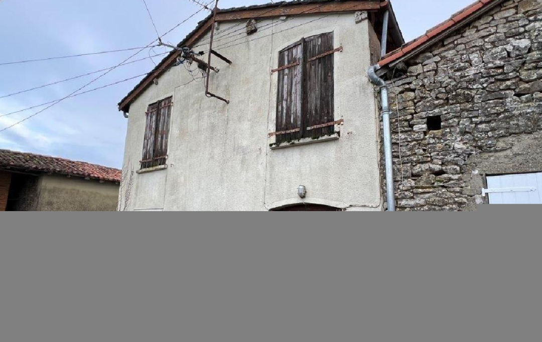 AGENCE TIC RUFFEC : Maison / Villa | CHAMPAGNE-MOUTON (16350) | 70 m2 | 25 000 € 