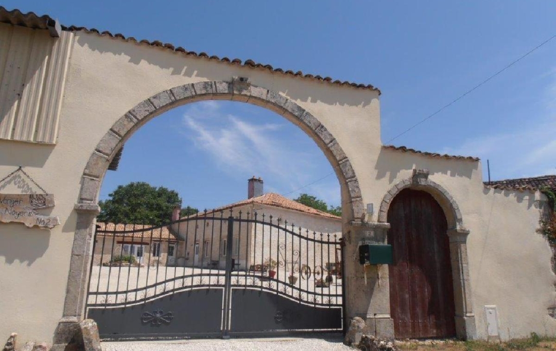 AGENCE TIC RUFFEC : Maison / Villa | SAUZE-VAUSSAIS (79190) | 405 m2 | 389 400 € 