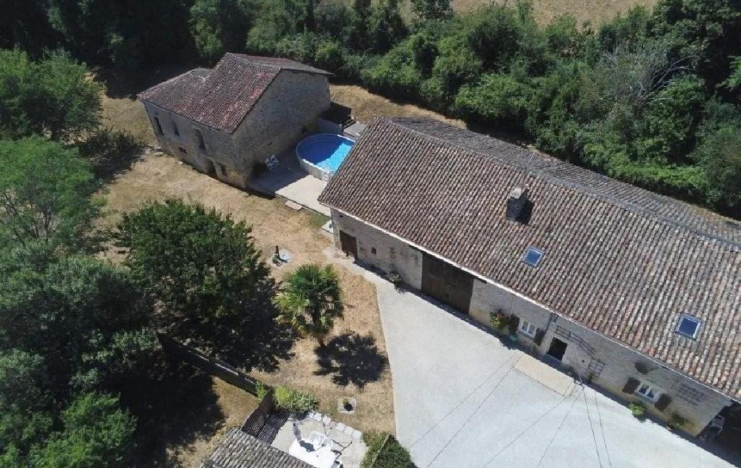AGENCE TIC RUFFEC : Maison / Villa | CIVRAY (86400) | 240 m2 | 275 000 € 