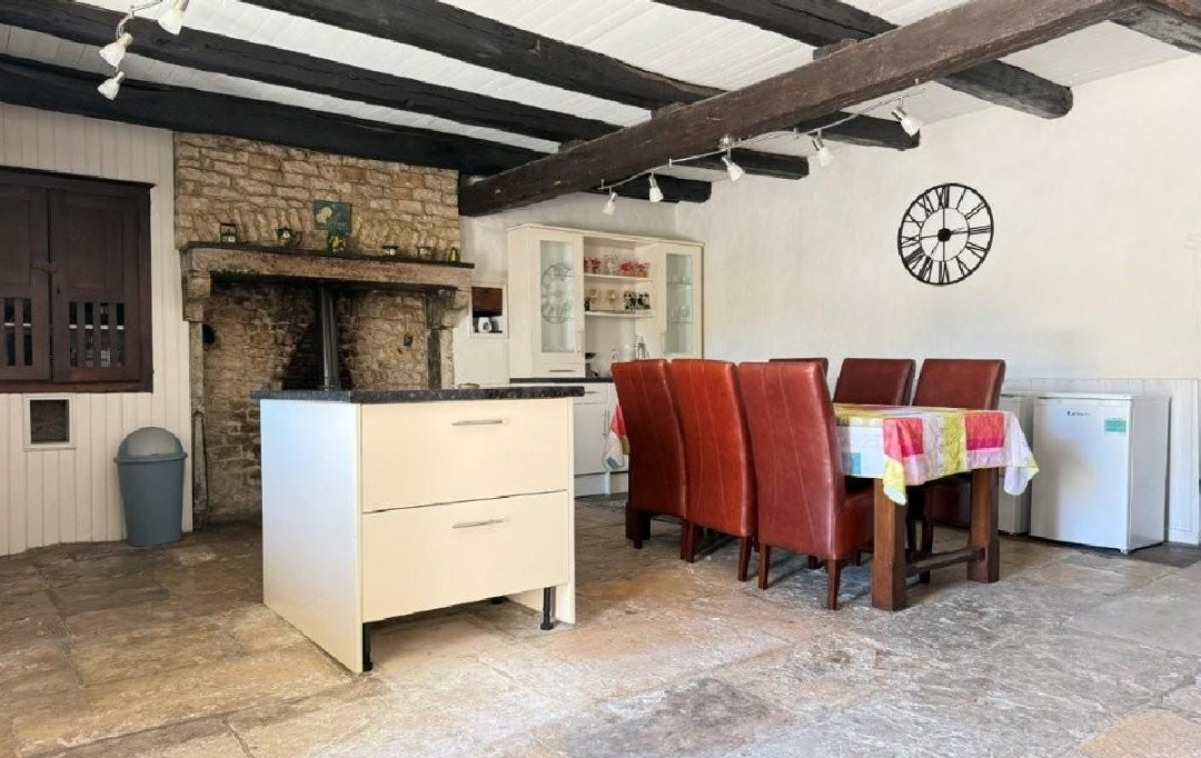 AGENCE TIC RUFFEC : Maison / Villa | CIVRAY (86400) | 240 m2 | 275 000 € 