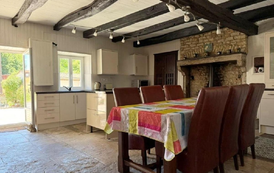 AGENCE TIC RUFFEC : Maison / Villa | CIVRAY (86400) | 240 m2 | 275 000 € 