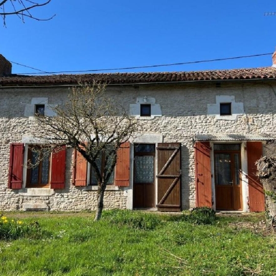  AGENCE TIC RUFFEC : House | CIVRAY (86400) | 172 m2 | 149 950 € 