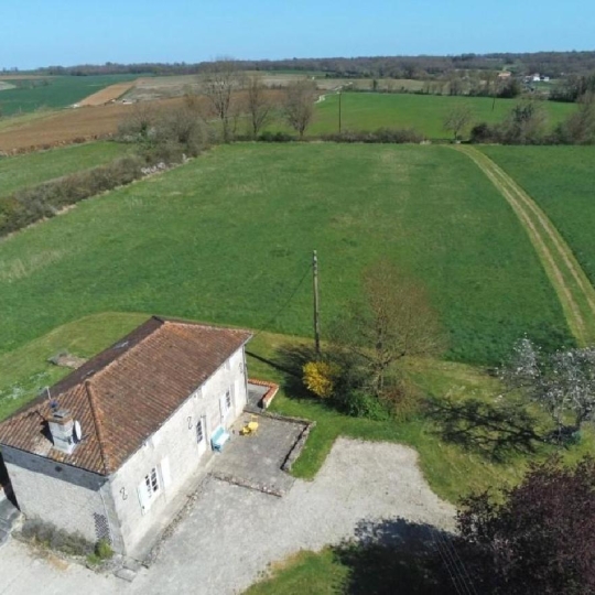  AGENCE TIC RUFFEC : Maison / Villa | CHARROUX (86250) | 104 m2 | 196 800 € 