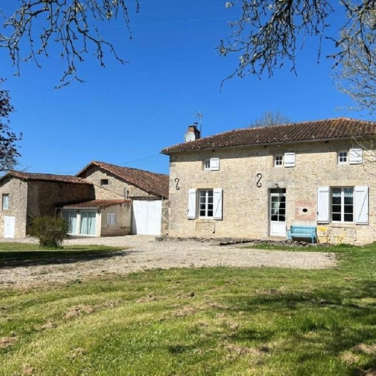  AGENCE TIC RUFFEC : Maison / Villa | CHARROUX (86250) | 104 m2 | 196 800 € 