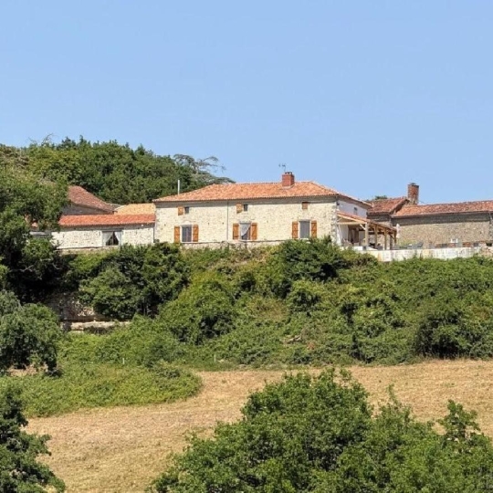  AGENCE TIC RUFFEC : Maison / Villa | CHARROUX (86250) | 231 m2 | 399 950 &euro; 