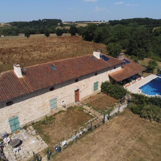  AGENCE TIC RUFFEC : Maison / Villa | CHARROUX (86250) | 240 m2 | 421 000 &euro; 