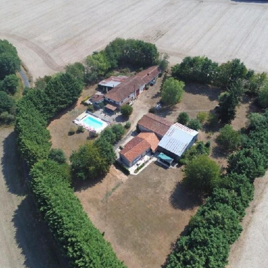 AGENCE TIC RUFFEC : Maison / Villa | CHARROUX (86250) | 307.00m2 | 421 000 € 