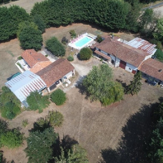  AGENCE TIC RUFFEC : Maison / Villa | CHARROUX (86250) | 307 m2 | 421 000 &euro; 