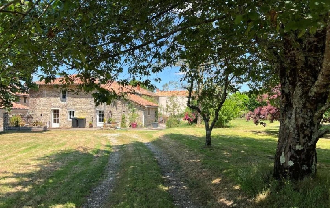 AGENCE TIC RUFFEC : Maison / Villa | NANTEUIL-EN-VALLEE (16700) | 180 m2 | 159 575 € 