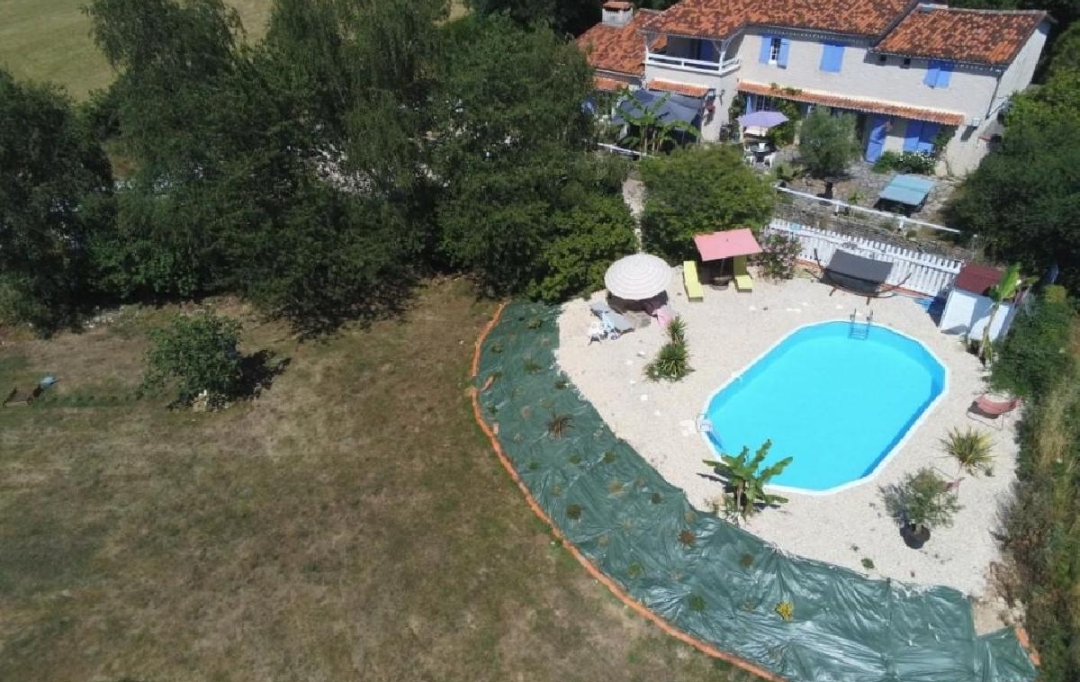 AGENCE TIC RUFFEC : Maison / Villa | VERTEUIL-SUR-CHARENTE (16510) | 370 m2 | 399 400 &euro; 