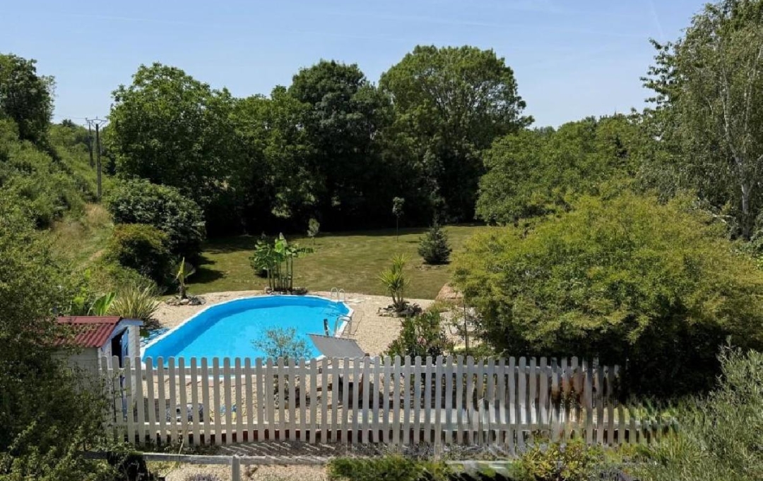 AGENCE TIC RUFFEC : Maison / Villa | VERTEUIL-SUR-CHARENTE (16510) | 370 m2 | 399 400 &euro; 
