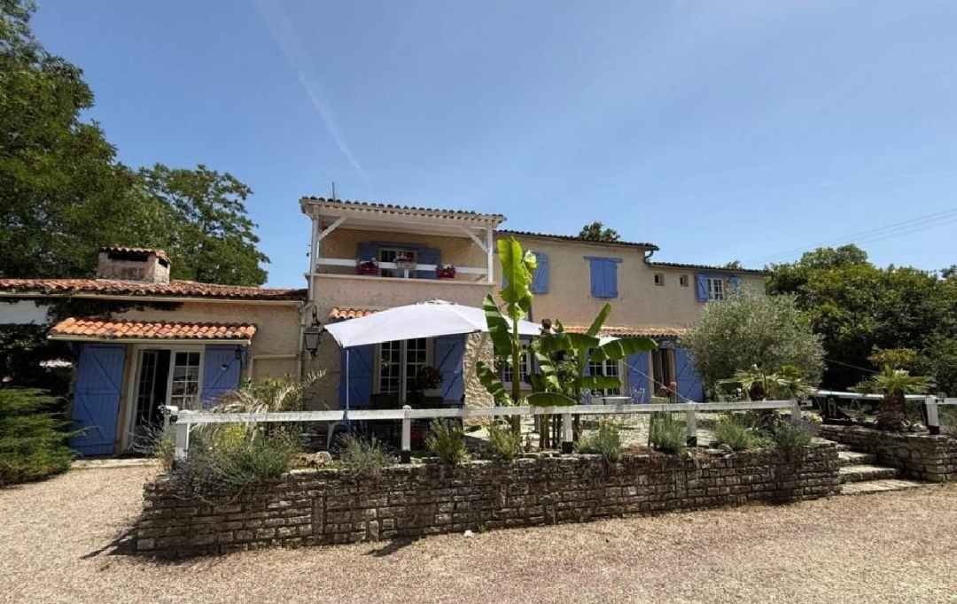 AGENCE TIC RUFFEC : Maison / Villa | VERTEUIL-SUR-CHARENTE (16510) | 370 m2 | 399 400 &euro; 