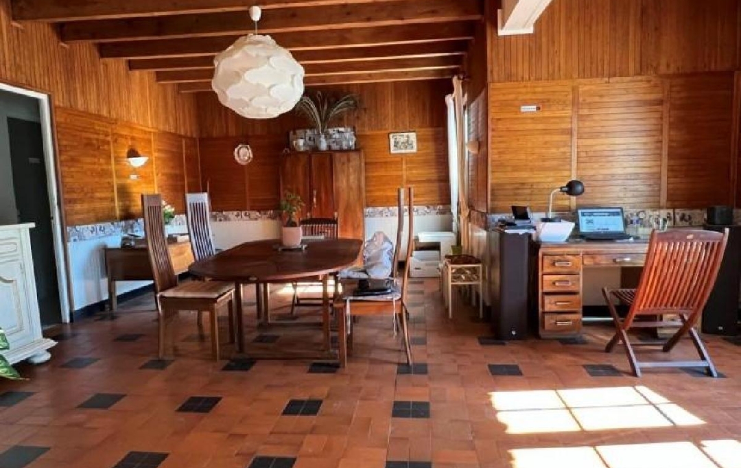 AGENCE TIC RUFFEC : Maison / Villa | VERTEUIL-SUR-CHARENTE (16510) | 370 m2 | 399 400 &euro; 