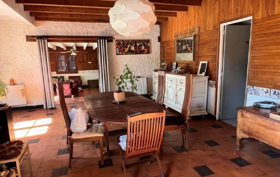 AGENCE TIC RUFFEC : Maison / Villa | VERTEUIL-SUR-CHARENTE (16510) | 370 m2 | 399 400 &euro; 