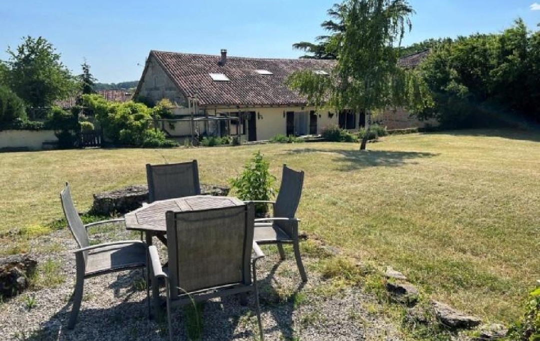 AGENCE TIC RUFFEC : Maison / Villa | CHARROUX (86250) | 160 m2 | 234 000 € 