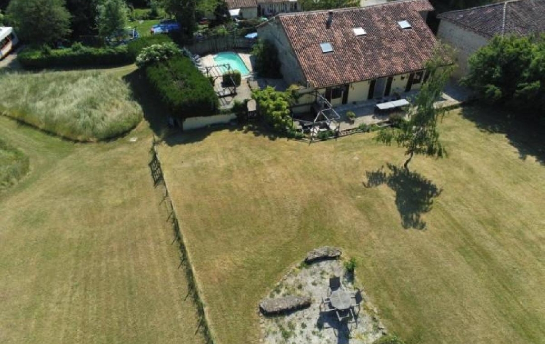 AGENCE TIC RUFFEC : Maison / Villa | CHARROUX (86250) | 160 m2 | 234 000 € 