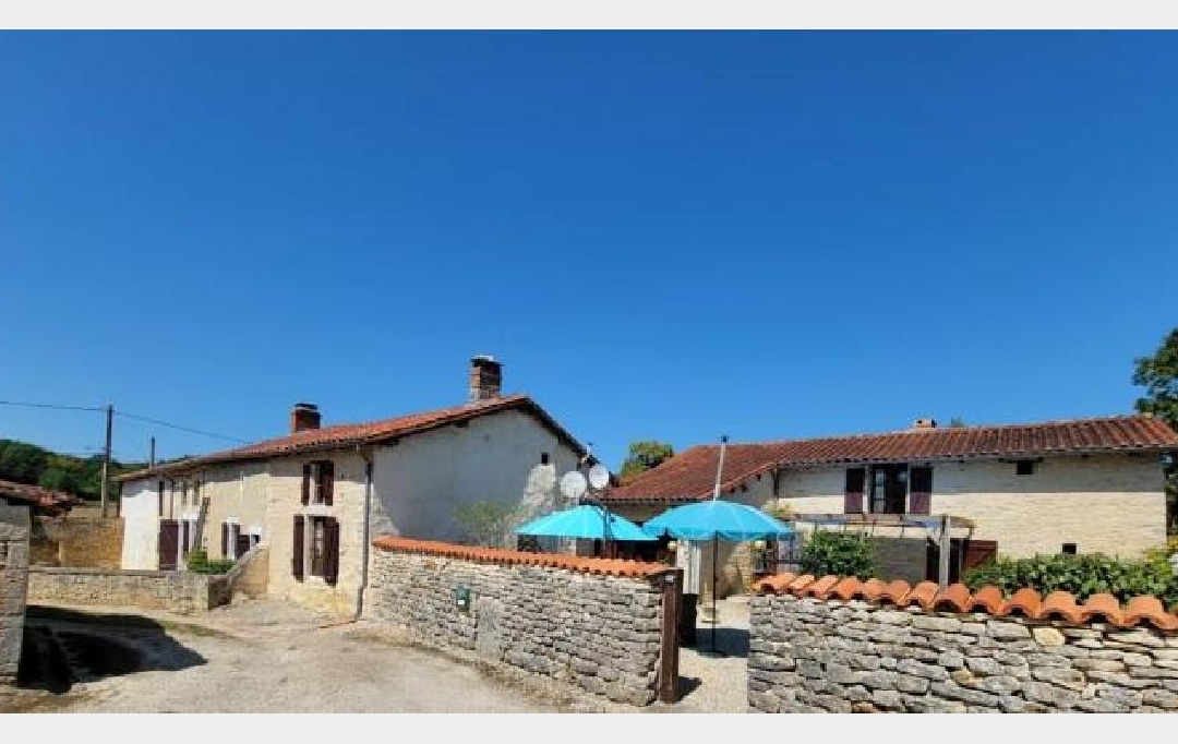 AGENCE TIC RUFFEC : House | NANTEUIL-EN-VALLEE (16700) | 313 m2 | 297 870 € 