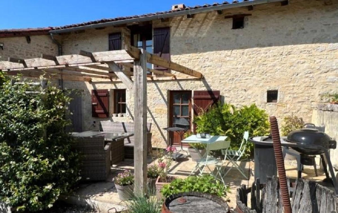 AGENCE TIC RUFFEC : House | NANTEUIL-EN-VALLEE (16700) | 313 m2 | 297 870 € 