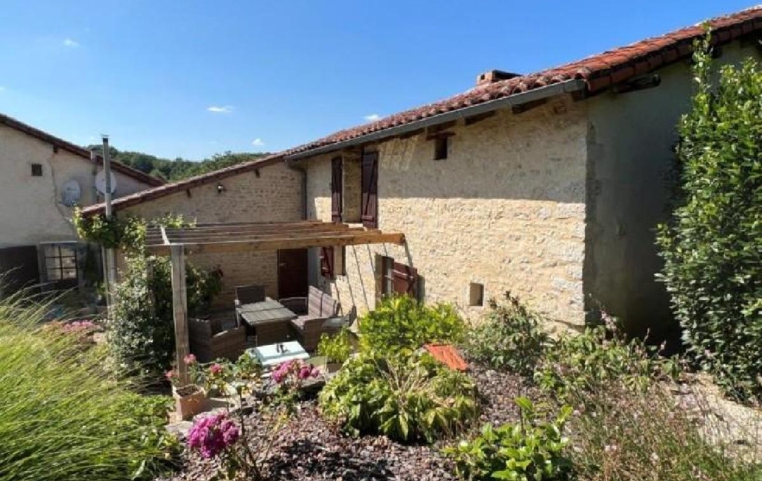 AGENCE TIC RUFFEC : House | NANTEUIL-EN-VALLEE (16700) | 313 m2 | 297 870 € 