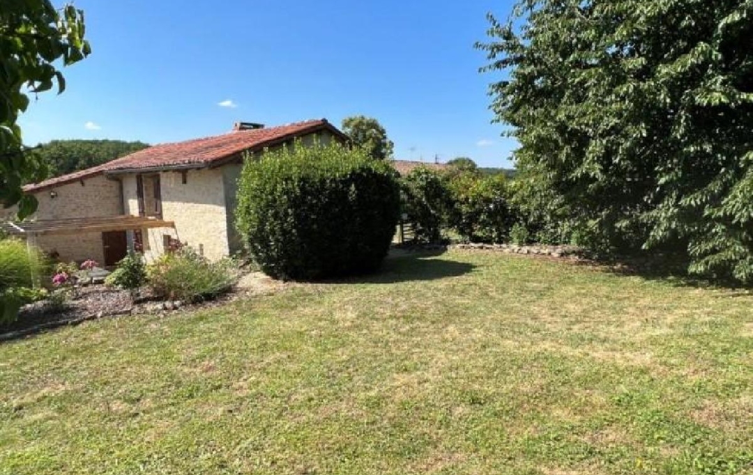 AGENCE TIC RUFFEC : House | NANTEUIL-EN-VALLEE (16700) | 313 m2 | 297 870 € 