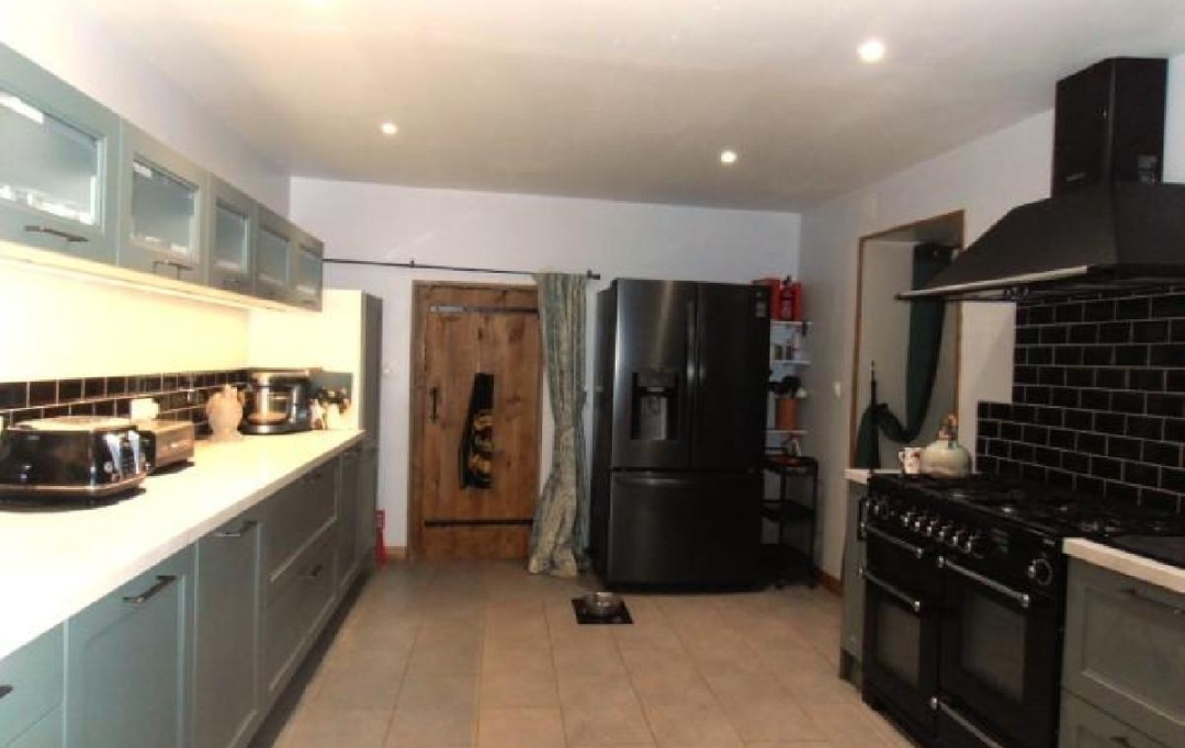 AGENCE TIC RUFFEC : Maison / Villa | CIVRAY (86400) | 202 m2 | 299 900 € 
