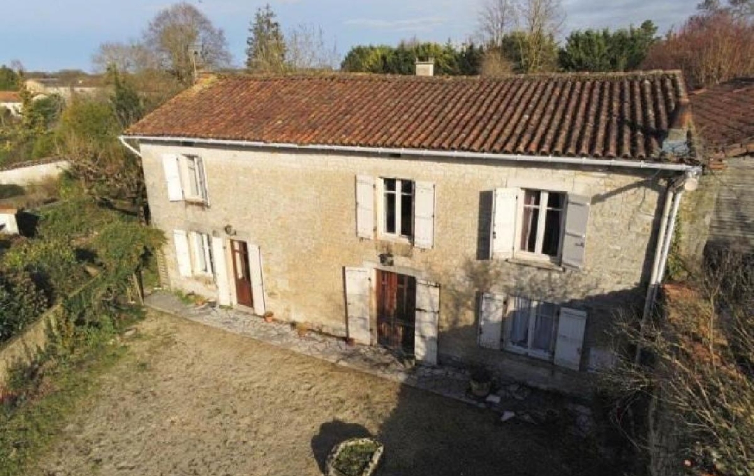 AGENCE TIC RUFFEC : House | RUFFEC (16700) | 208 m2 | 85 000 € 
