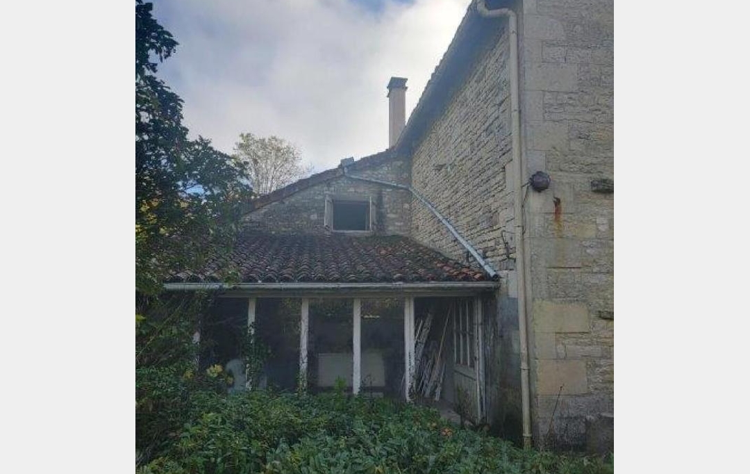 AGENCE TIC RUFFEC : House | RUFFEC (16700) | 208 m2 | 85 000 € 