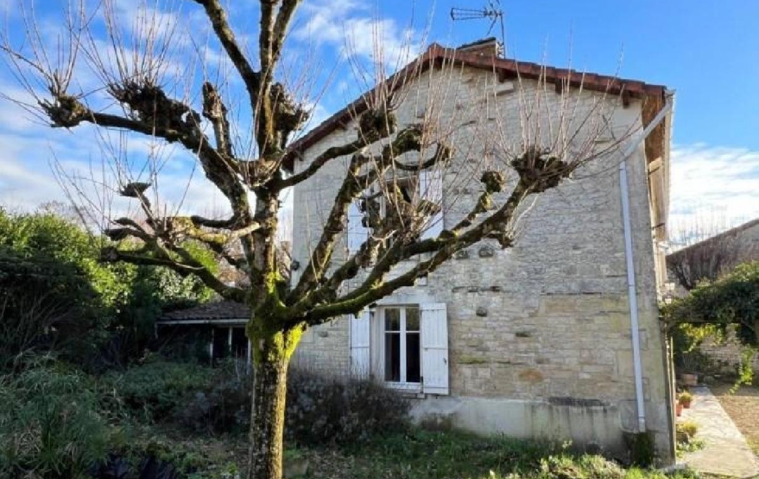 AGENCE TIC RUFFEC : House | RUFFEC (16700) | 208 m2 | 85 000 € 
