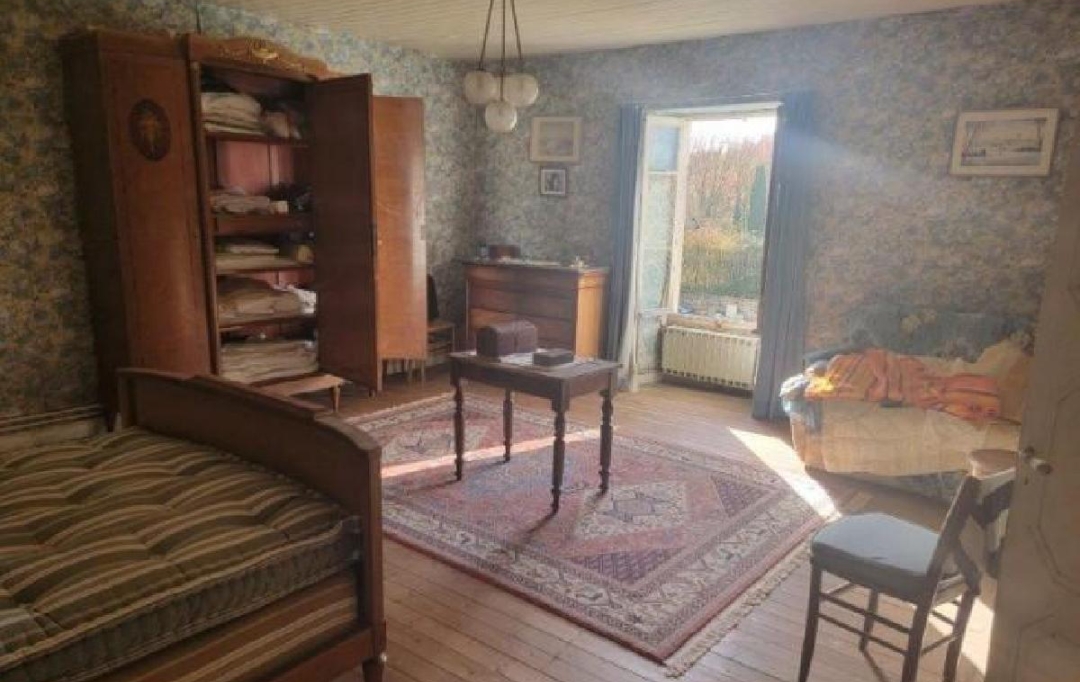 AGENCE TIC RUFFEC : House | RUFFEC (16700) | 208 m2 | 85 000 € 