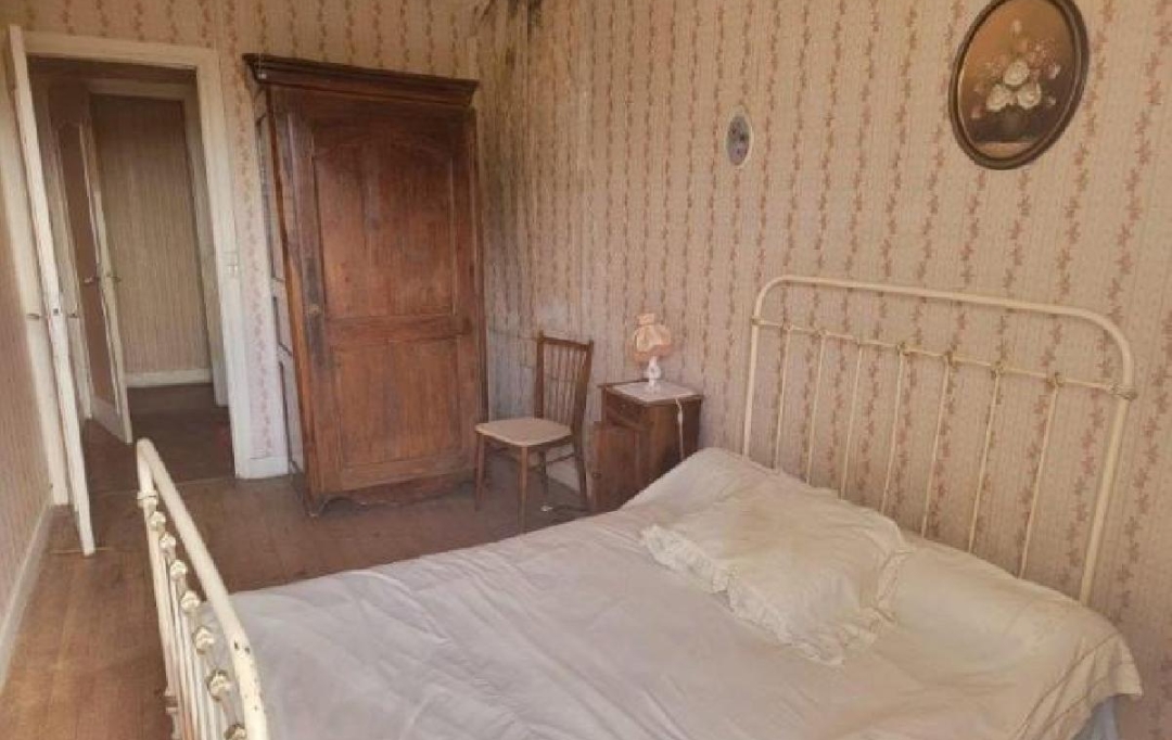 AGENCE TIC RUFFEC : House | RUFFEC (16700) | 208 m2 | 85 000 € 