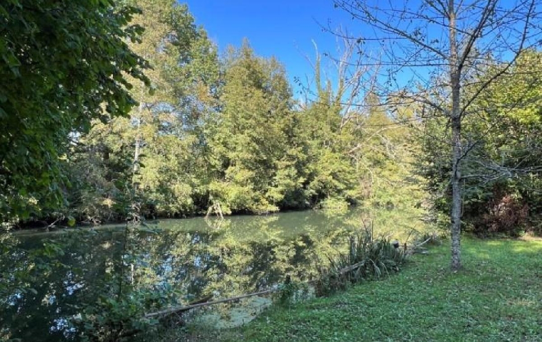 AGENCE TIC RUFFEC : Maison / Villa | CIVRAY (86400) | 177 m2 | 175 500 € 