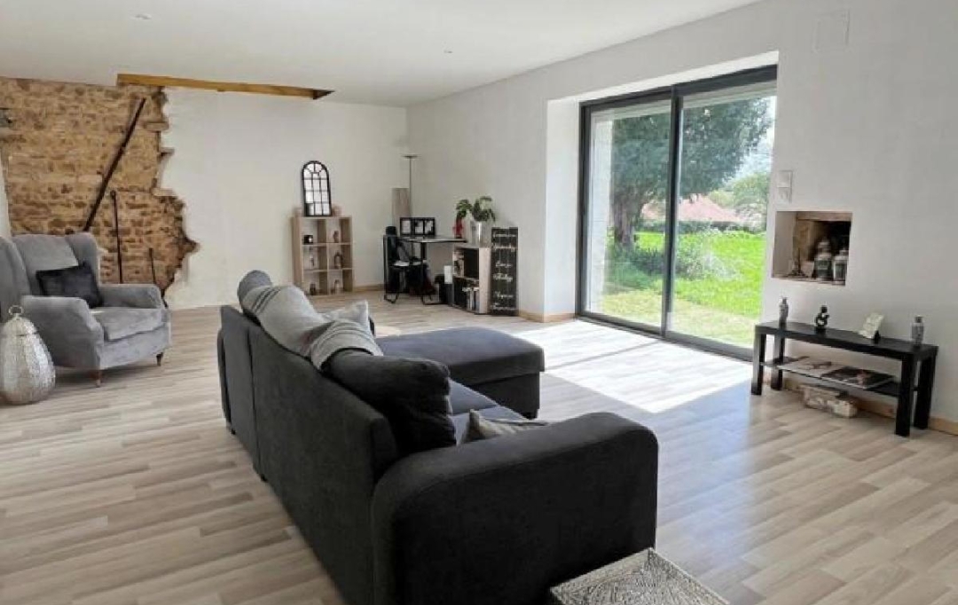 AGENCE TIC RUFFEC : Maison / Villa | CIVRAY (86400) | 84 m2 | 90 000 € 