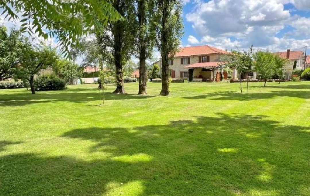 AGENCE TIC RUFFEC : Maison / Villa | CELLEFROUIN (16260) | 270 m2 | 342 600 € 