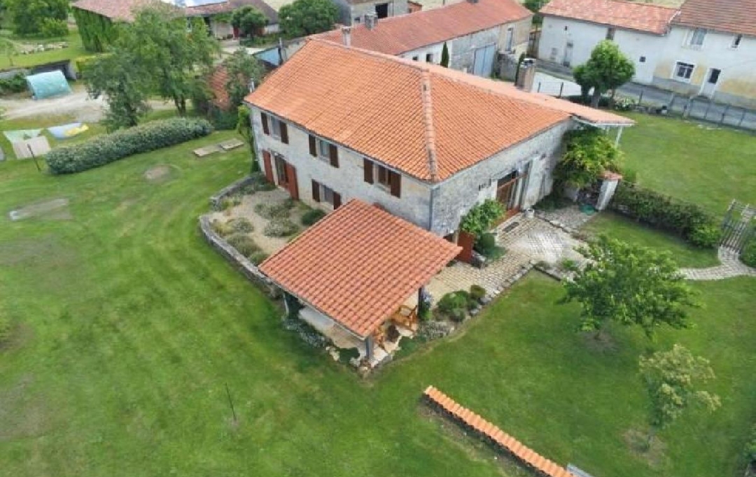 AGENCE TIC RUFFEC : Maison / Villa | CELLEFROUIN (16260) | 270 m2 | 342 600 € 