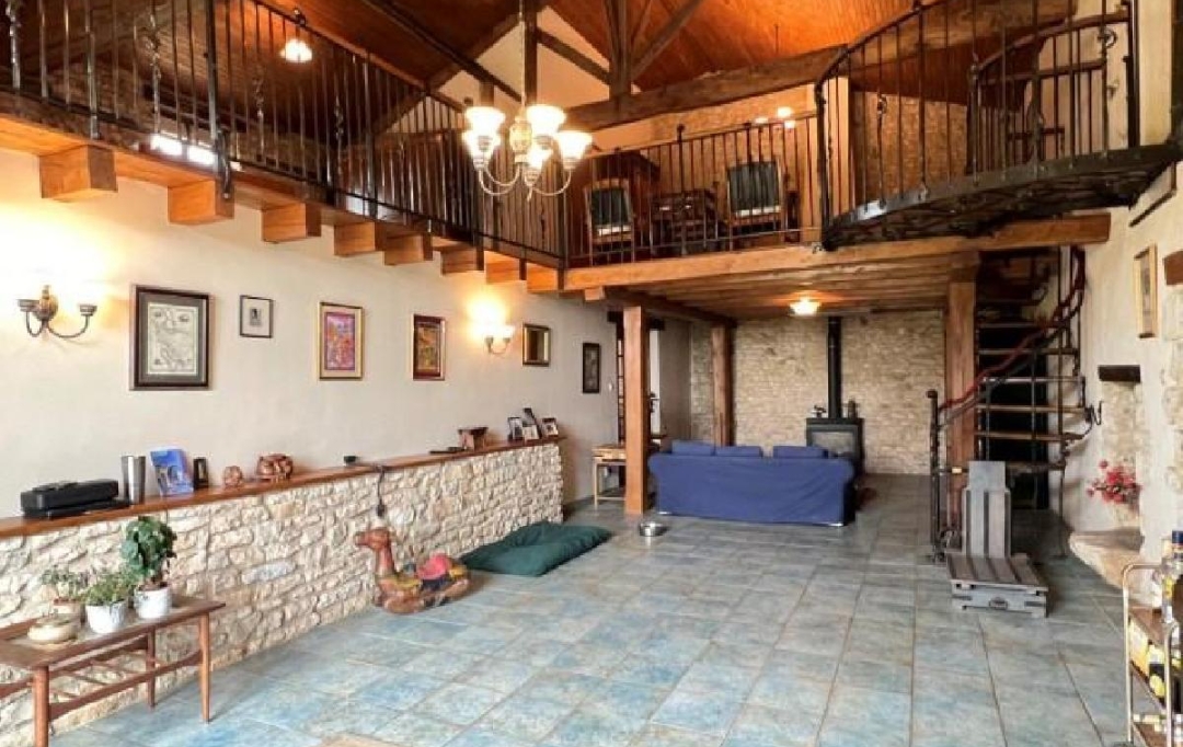 AGENCE TIC RUFFEC : Maison / Villa | CELLEFROUIN (16260) | 270 m2 | 342 600 € 
