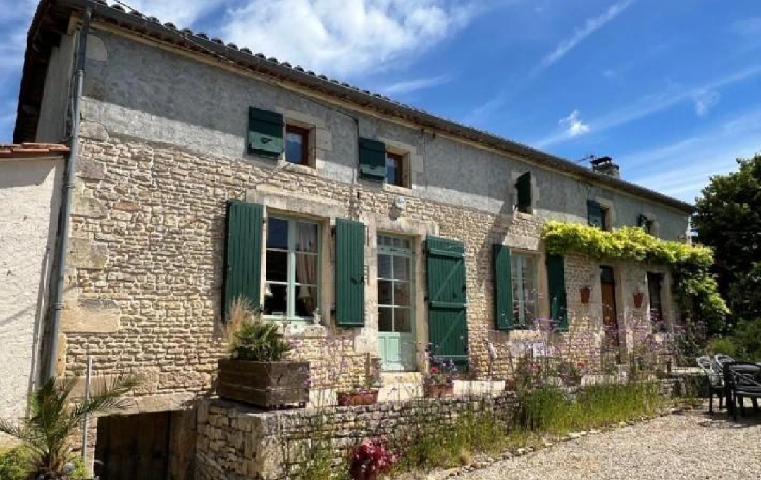 AGENCE TIC RUFFEC : Maison / Villa | AUNAC (16460) | 167 m2 | 249 000 € 