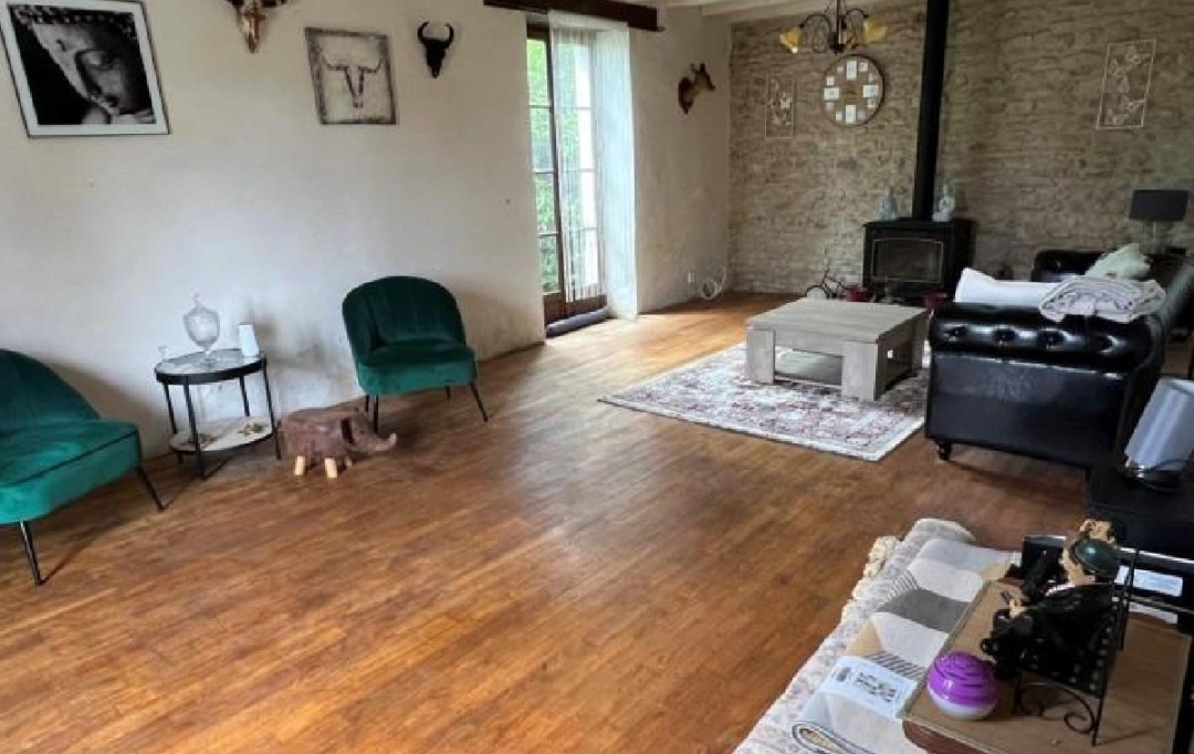 AGENCE TIC RUFFEC : Maison / Villa | CHAMPAGNE-MOUTON (16350) | 145 m2 | 129 000 € 