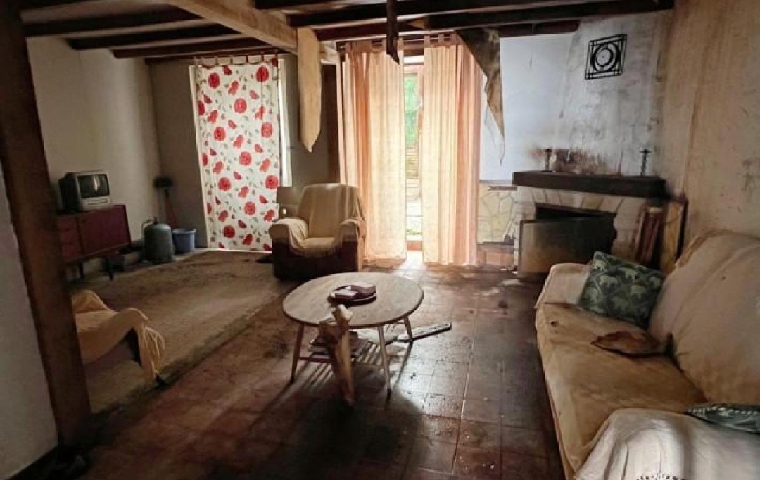 AGENCE TIC RUFFEC : Maison / Villa | CHAMPAGNE-MOUTON (16350) | 150 m2 | 14 000 € 