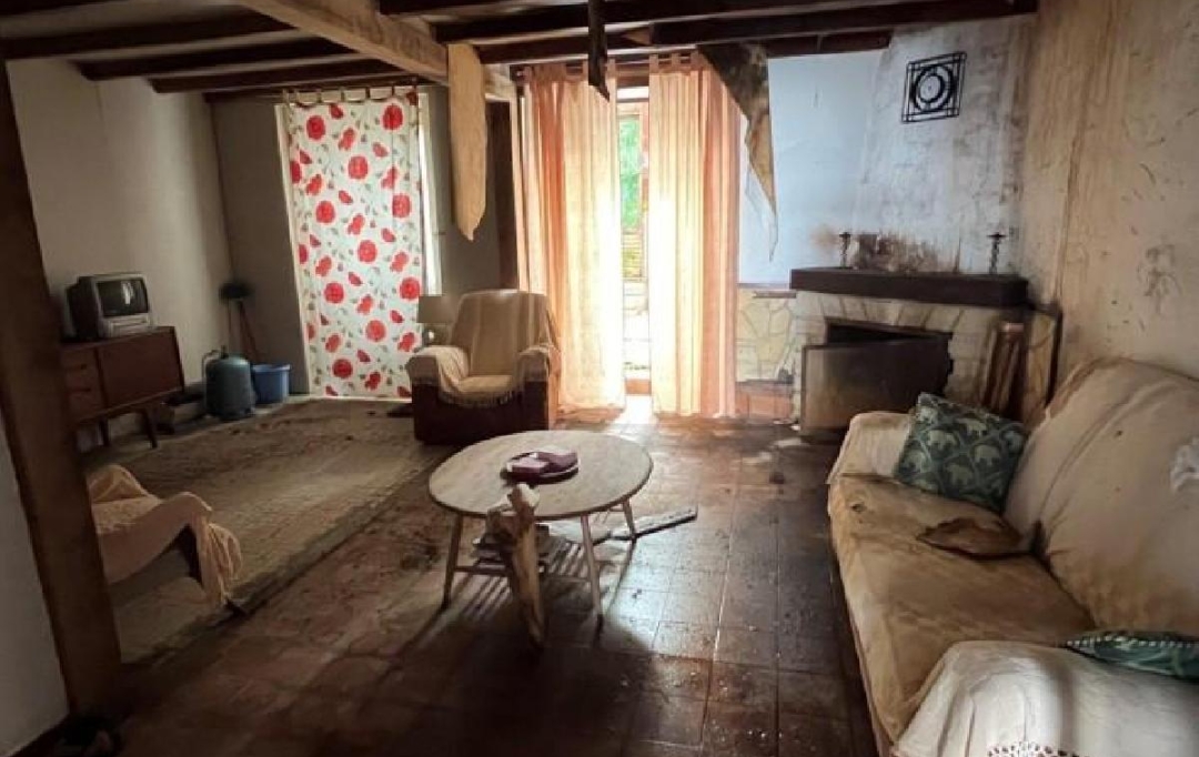 AGENCE TIC RUFFEC : Maison / Villa | CHAMPAGNE-MOUTON (16350) | 150 m2 | 14 000 € 
