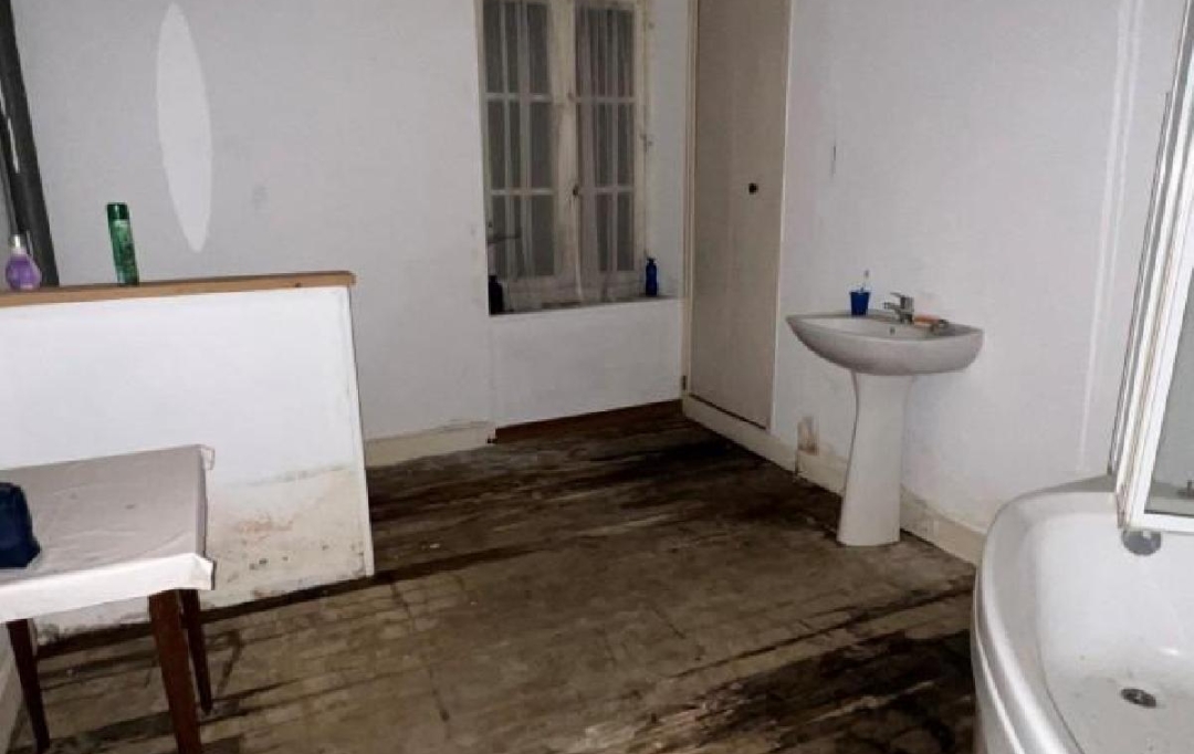 AGENCE TIC RUFFEC : Maison / Villa | CHAMPAGNE-MOUTON (16350) | 150 m2 | 14 000 € 
