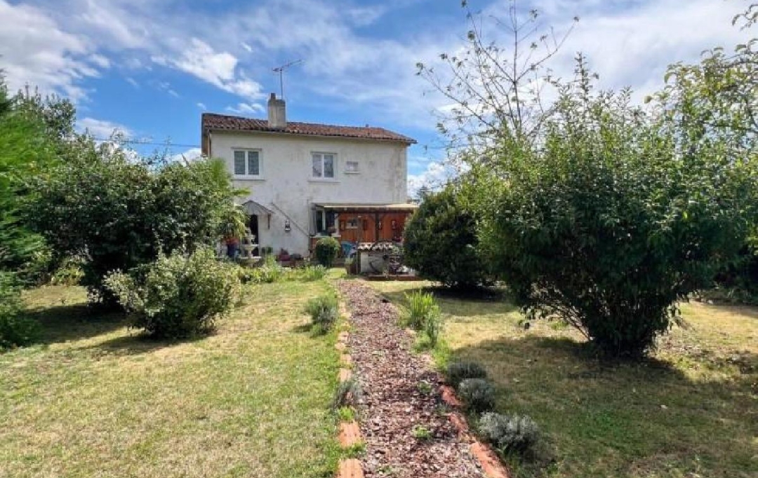 AGENCE TIC RUFFEC : Maison / Villa | CHARROUX (86250) | 96 m2 | 99 950 &euro; 