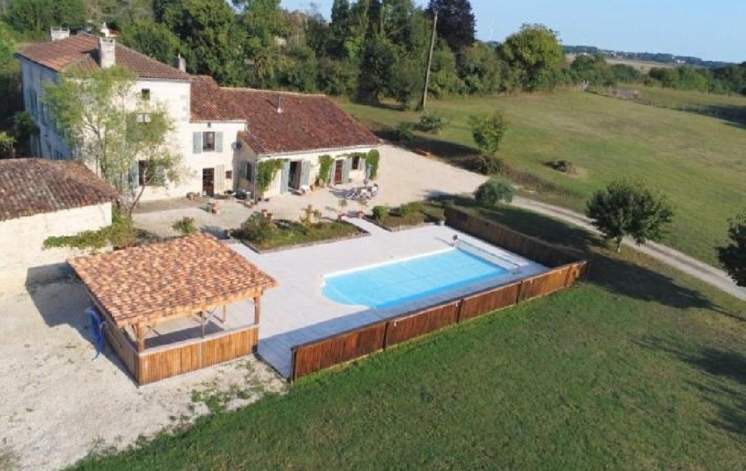 AGENCE TIC RUFFEC : House | RUFFEC (16700) | 297 m2 | 460 000 € 